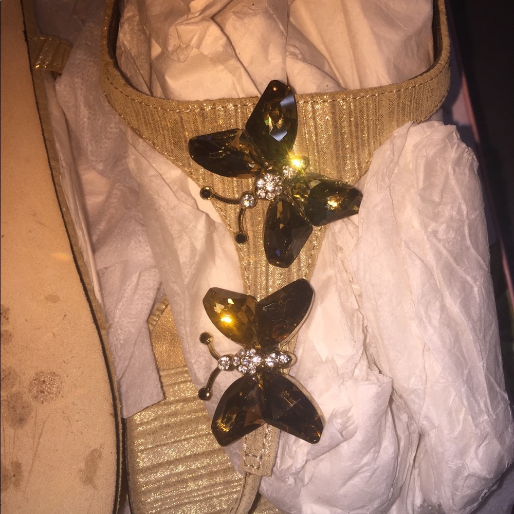 NEW - Vaneli Rhinestone Butterfly 🦋 Sandals - Picture 2 of 3